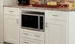 Микроволновка внизу кухни фото