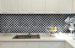 Кухня с мелкой плиткой фото