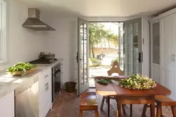 Французские окна на кухне фото