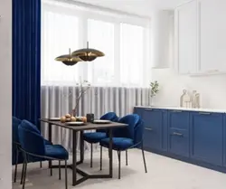 Серая кухня с синими стульями фото