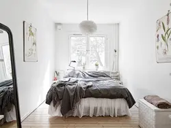 Кровать Ногами К Окну В Спальне Фото