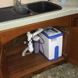 Фильтр для воды под мойку фото на кухне