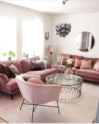 Розовый диван в интерьере кухни