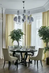 Искусственные деревья в интерьере гостиной