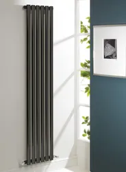 Вертикальный радиатор в интерьере гостиной
