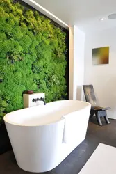 Искусственная трава в интерьере ванной