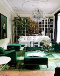 Зеленый мрамор в интерьере гостиной