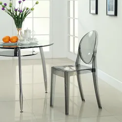 Серые стулья для кухни в интерьере
