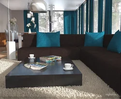 Серо коричневый диван в интерьере гостиной