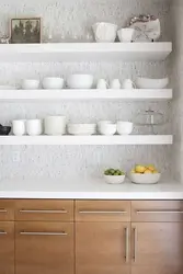 Белые полки на кухне в интерьере