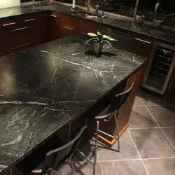 Мрамор черный столешница в интерьере кухни