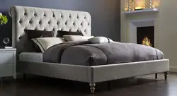 Бежевая кровать с мягким изголовьем в интерьере спальни