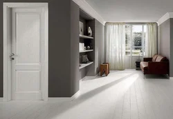 Дизайн квартиры белый ламинат белые двери