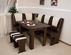 Дизайн кухни с уголком и столом