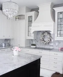 Белая мраморная кухня фото