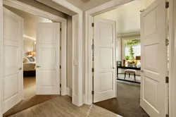 Классические двери в интерьере квартиры