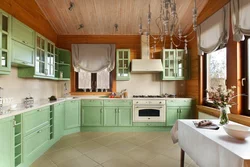 Дизайн белой кухни в загородном доме