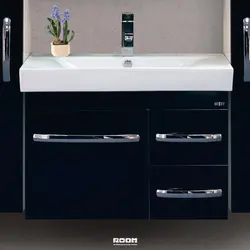 Дизайн ванной с черной тумбой