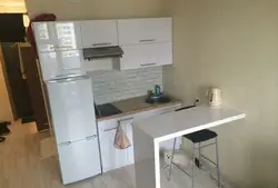 Холодильник для кухни студии фото