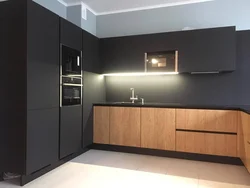 Кухня с черным профилем фото