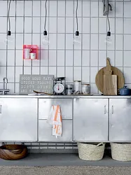 Вертикальная плитка на кухне фото