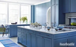 Фото белая кухня синие стены