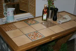 Стол из плитки для кухни фото