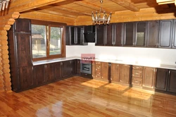 Угловые кухни для деревянного дома фото