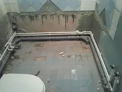 Трубы в полу в ванной фото