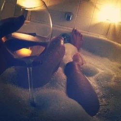 Фото ванна с пеной и шампанским