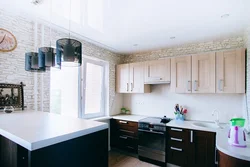 Потолок белый глянец на кухне фото