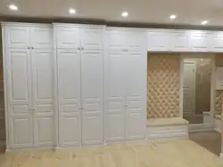 Встроенный шкаф в прихожую белый фото