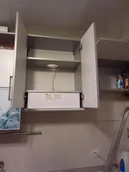 Как встроить вытяжку в шкаф кухни фото