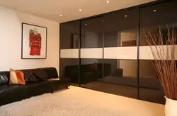 Шкаф встроенный в стену в гостиной фото