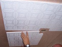 Потолочная плитка из пенопласта на кухню фото
