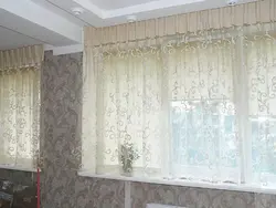 Тюль с рулонными шторами в гостиной фото