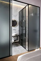 Двери из стекла в ванную и туалет фото