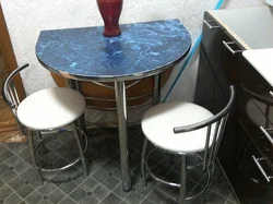 Стол для маленькой кухни с закругленными краями фото