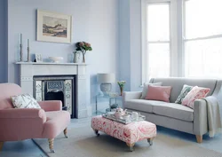 Розово голубой интерьер гостиной