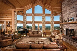 Интерьеры гостиной с деревянными окнами