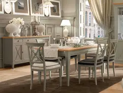 Столы в интерьере классической кухни
