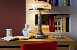 Настольная лампа в интерьере кухни