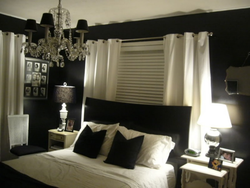 Интерьер спальня черно белое шторы