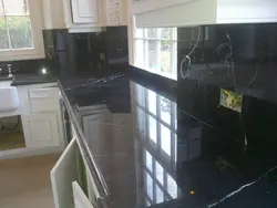 Столешница марквина черный в интерьере кухни