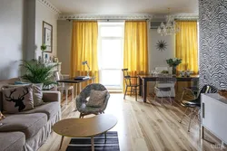 Желто серые шторы в интерьере гостиной