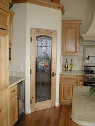 Дизайн входной двери на кухню