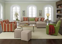 2 кресла и диван в интерьере гостиной
