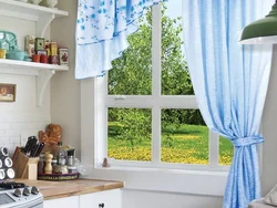 Дизайн кухонного окна в маленькой кухне фото