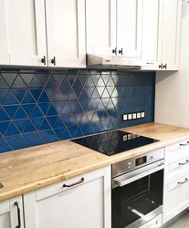 Фартук для синей кухни из плитки фото