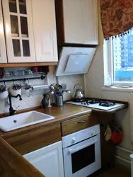 Плита у окна на кухне фото